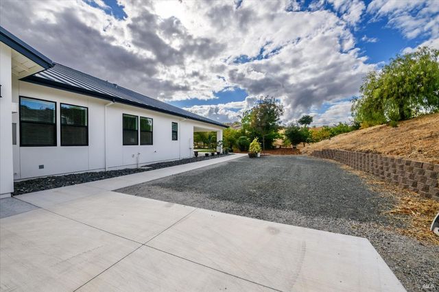 7931 Linda Vista Rd, Vacaville, CA 95688