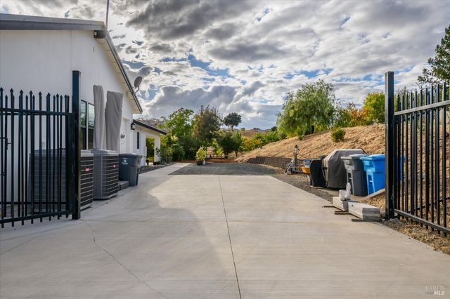 7931 Linda Vista Rd, Vacaville, CA 95688