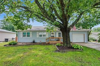 1615 E Glenn Drive, Lawrence, KS 66044
