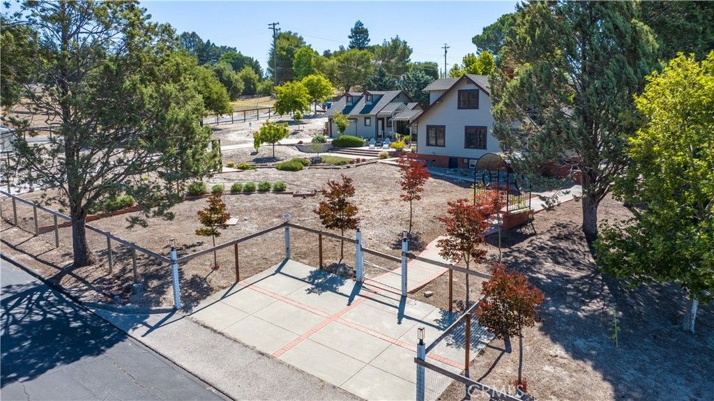 Image 4 of property listing at 3155 El Camino Real, Atascadero, CA 93422