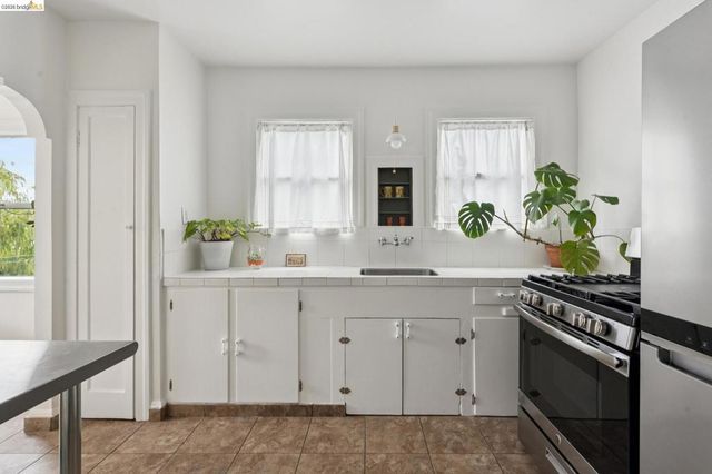 5366 Walnut, Oakland, CA 94619