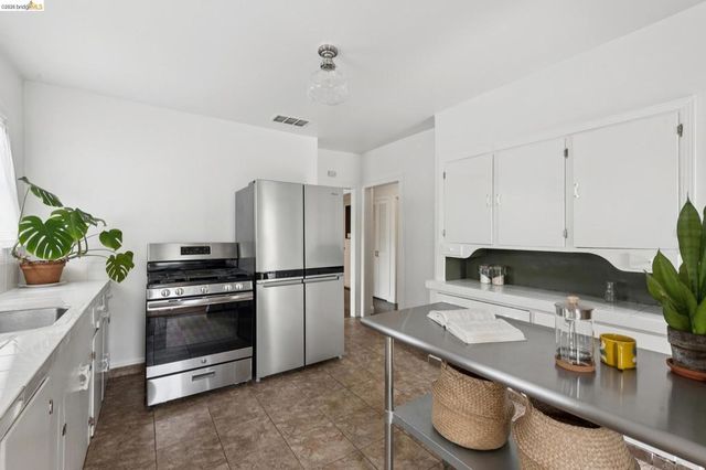 5366 Walnut, Oakland, CA 94619
