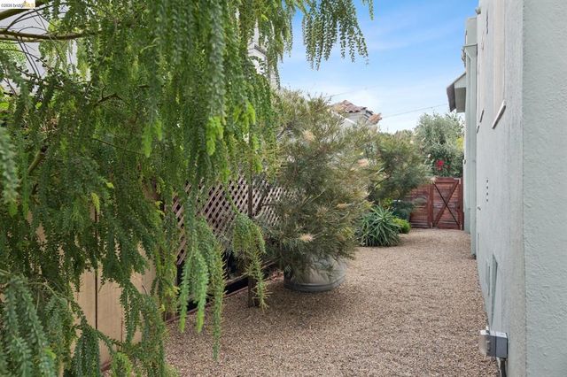 5366 Walnut, Oakland, CA 94619