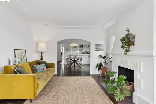 5366 Walnut, Oakland, CA 94619