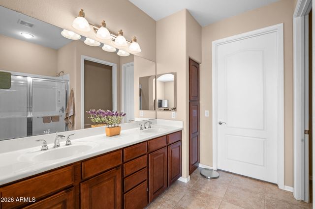 250 W QUEEN CREEK Road 240, Chandler, AZ 85248