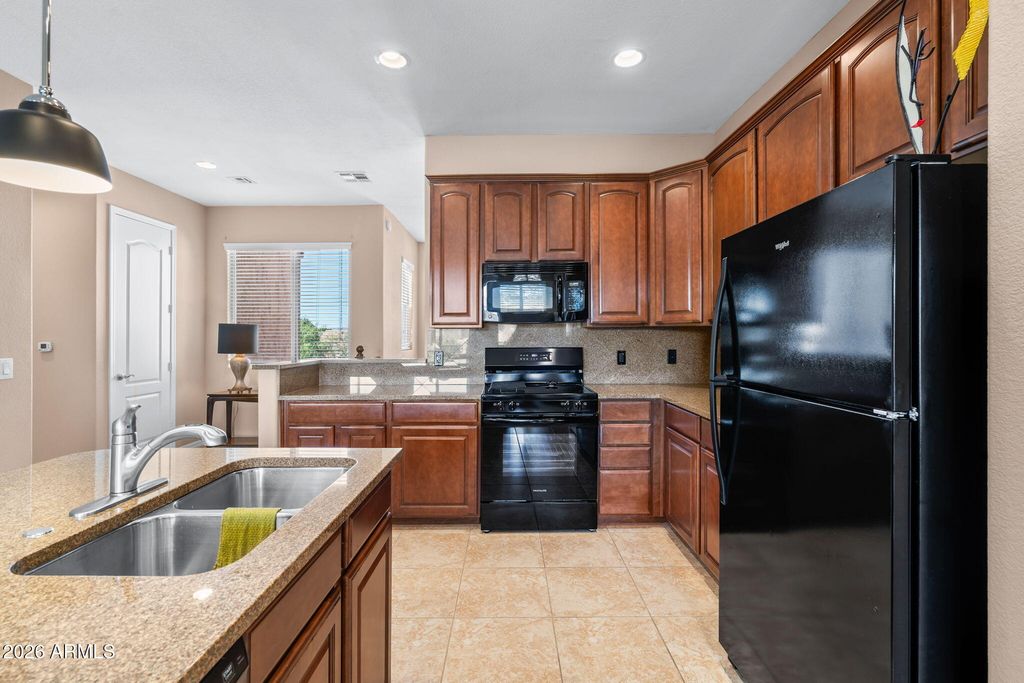 Image 10 of property listing at 250 W QUEEN CREEK Road 240, Chandler, AZ 85248
