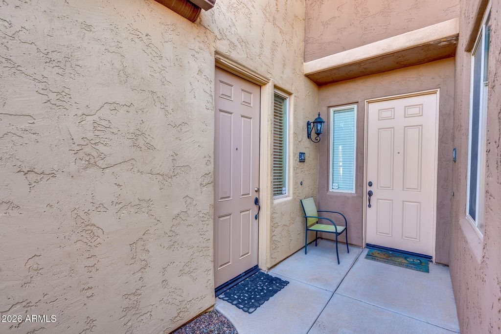 Image 3 of property listing at 250 W QUEEN CREEK Road 240, Chandler, AZ 85248