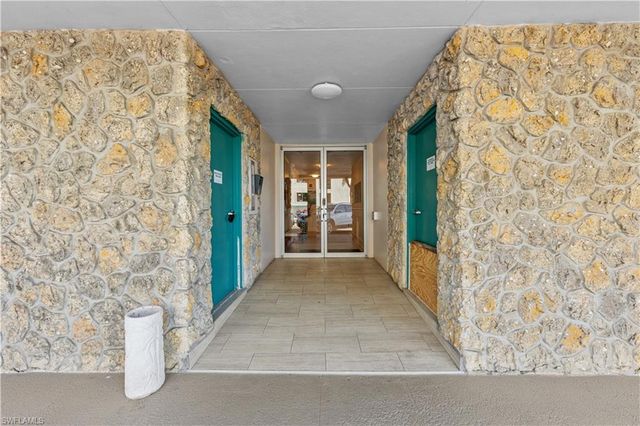 4807 Sunset CT # 405, Cape Coral, FL 33904