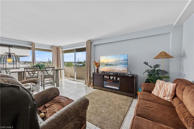 4807 Sunset CT # 405, Cape Coral, FL 33904