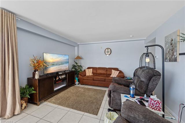 4807 Sunset CT # 405, Cape Coral, FL 33904