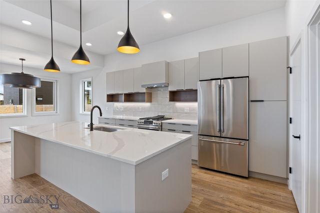 2806 S 30th Avenue, Bozeman, MT 59718