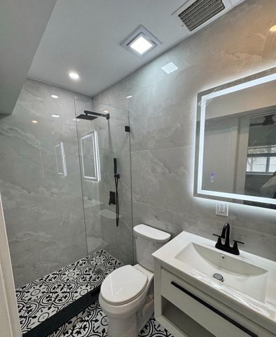 29 SE 8th Street, Dania Beach, FL 33004