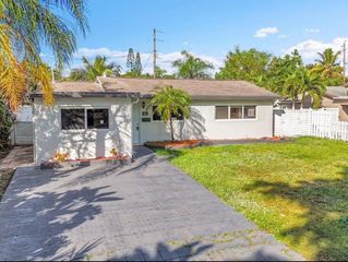 29 SE 8th Street, Dania Beach, FL 33004