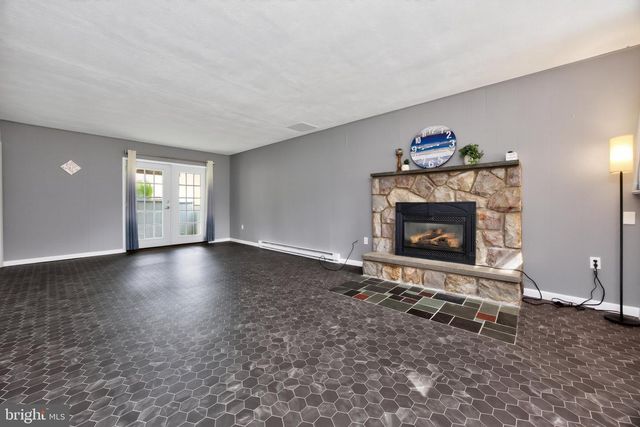 971 OAKDALE DR, Pottstown, PA 19464