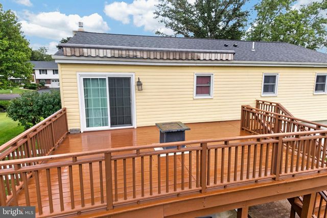 971 OAKDALE DR, Pottstown, PA 19464