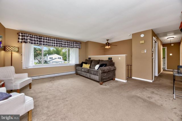 971 OAKDALE DR, Pottstown, PA 19464