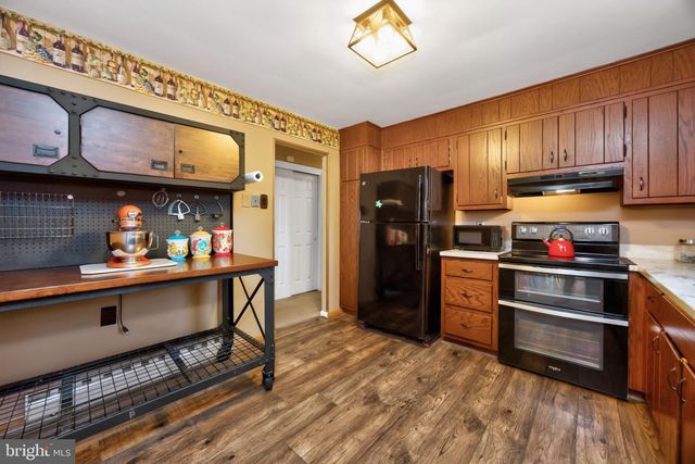 971 OAKDALE DR, Pottstown, PA 19464