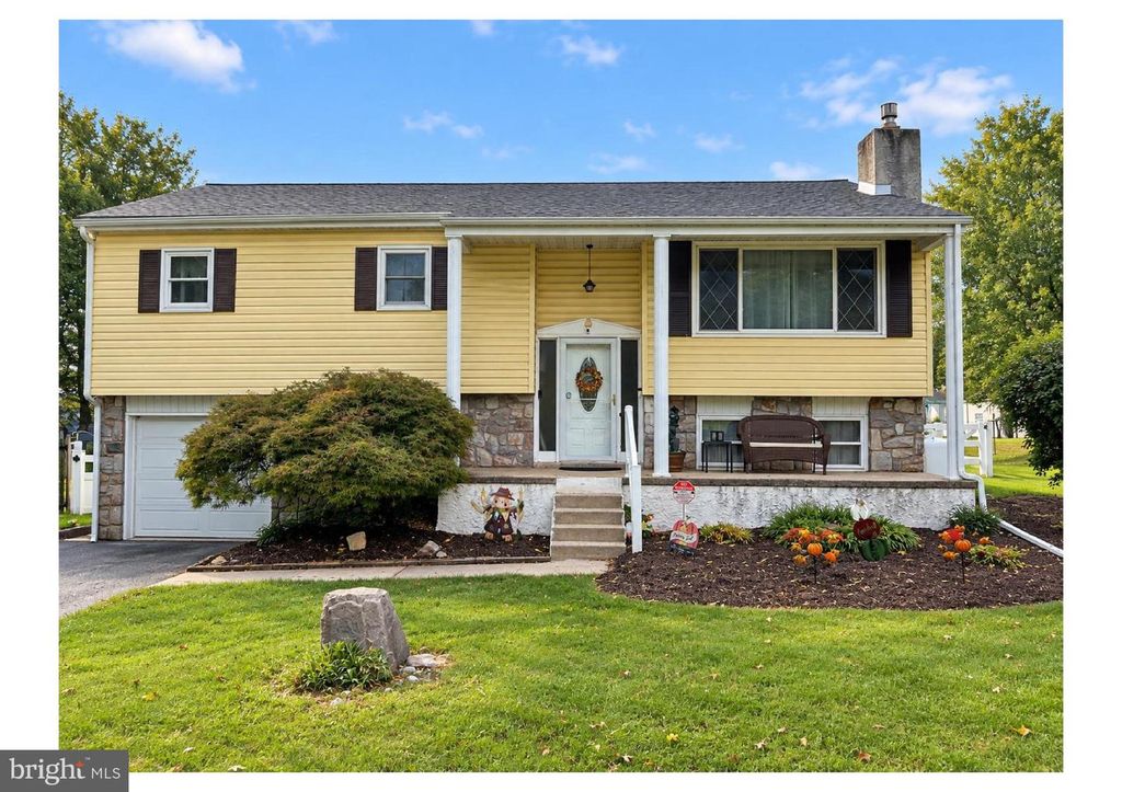 971 OAKDALE DR, Pottstown, PA 19464