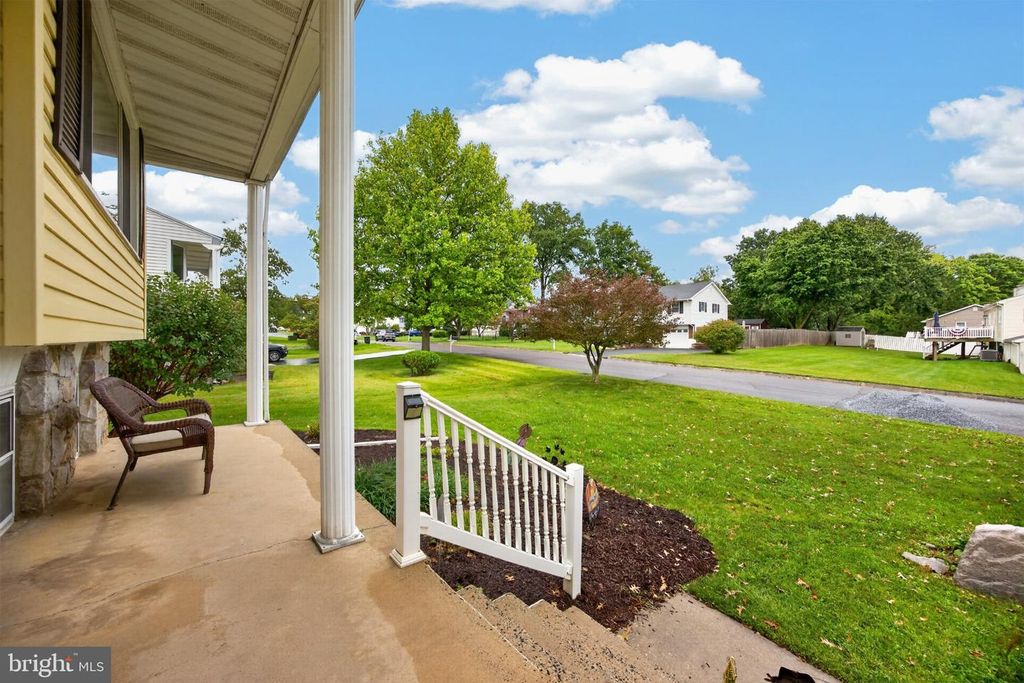 971 OAKDALE DR, POTTSTOWN, PA 19464 — exterior