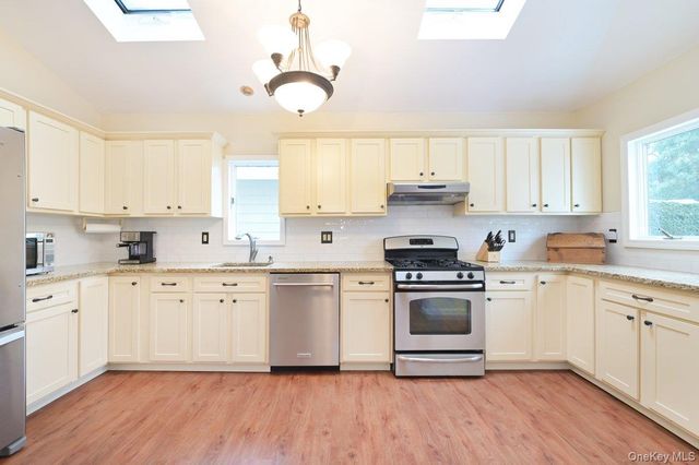 68 Hudson Road, Floral Park, NY 11001