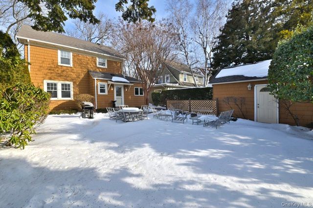 68 Hudson Road, Floral Park, NY 11001