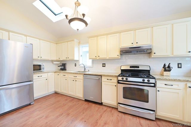 68 Hudson Road, Floral Park, NY 11001