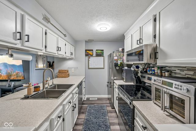 11528 Eden Ridge Court, Indianapolis, IN 46236