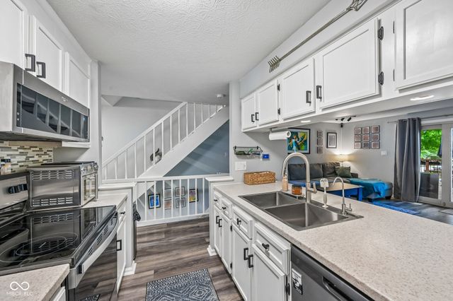 11528 Eden Ridge Court, Indianapolis, IN 46236