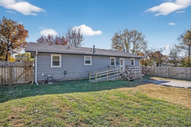 2833 W Grand Street, Springfield, MO 65802