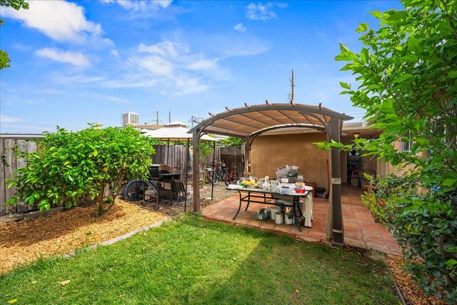 1812 Sicard St, Marysville, CA 95901