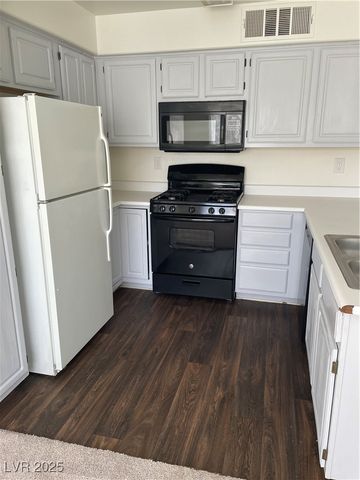 5710 East Tropicana Avenue 2033, Las Vegas, NV 89122