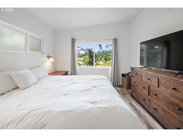 33254 COLUMBIA BEACH Ln, Warrenton, OR 97146