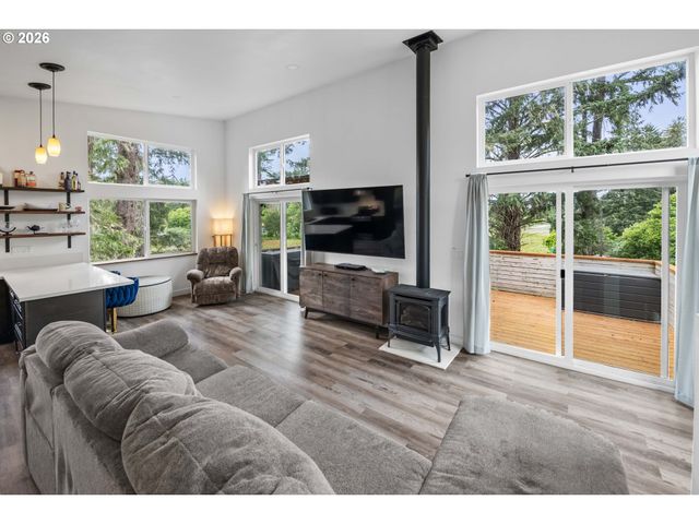 33254 COLUMBIA BEACH Ln, Warrenton, OR 97146