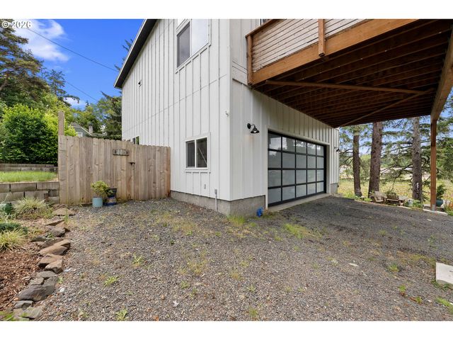 33254 COLUMBIA BEACH Ln, Warrenton, OR 97146