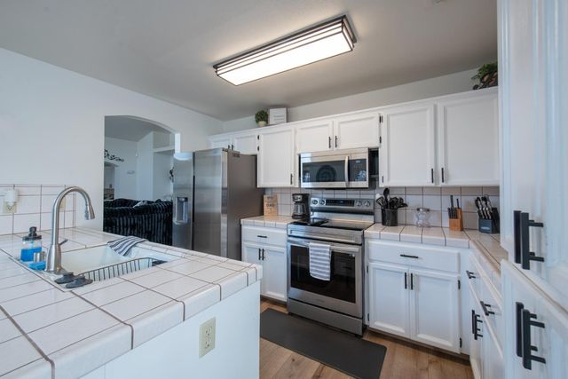 701 Mcarthur Avenue, Clovis, CA 93611