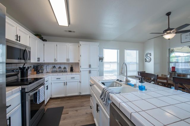 701 Mcarthur Avenue, Clovis, CA 93611