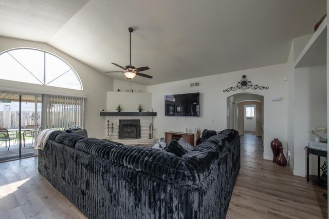 701 Mcarthur Avenue, Clovis, CA 93611