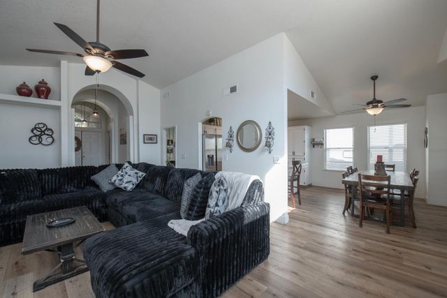 701 Mcarthur Avenue, Clovis, CA 93611