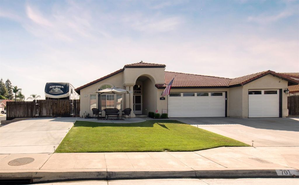 701 Mcarthur Avenue, Clovis, CA 93611