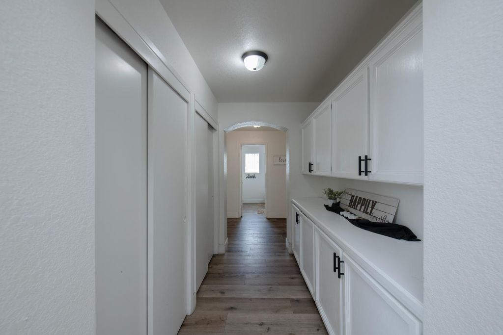 Image 15 of property listing at 701 Mcarthur Avenue, Clovis, CA 93611