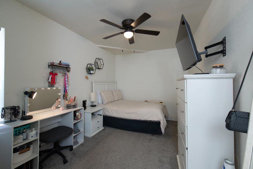 Image 17 of property listing at 701 Mcarthur Avenue, Clovis, CA 93611