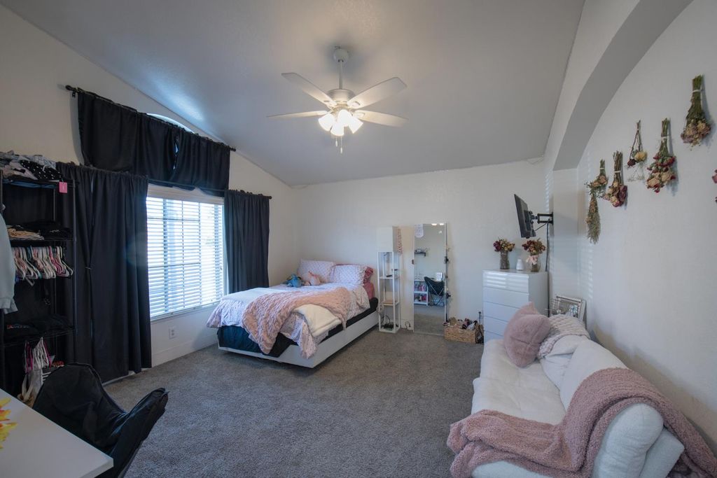 Image 19 of property listing at 701 Mcarthur Avenue, Clovis, CA 93611