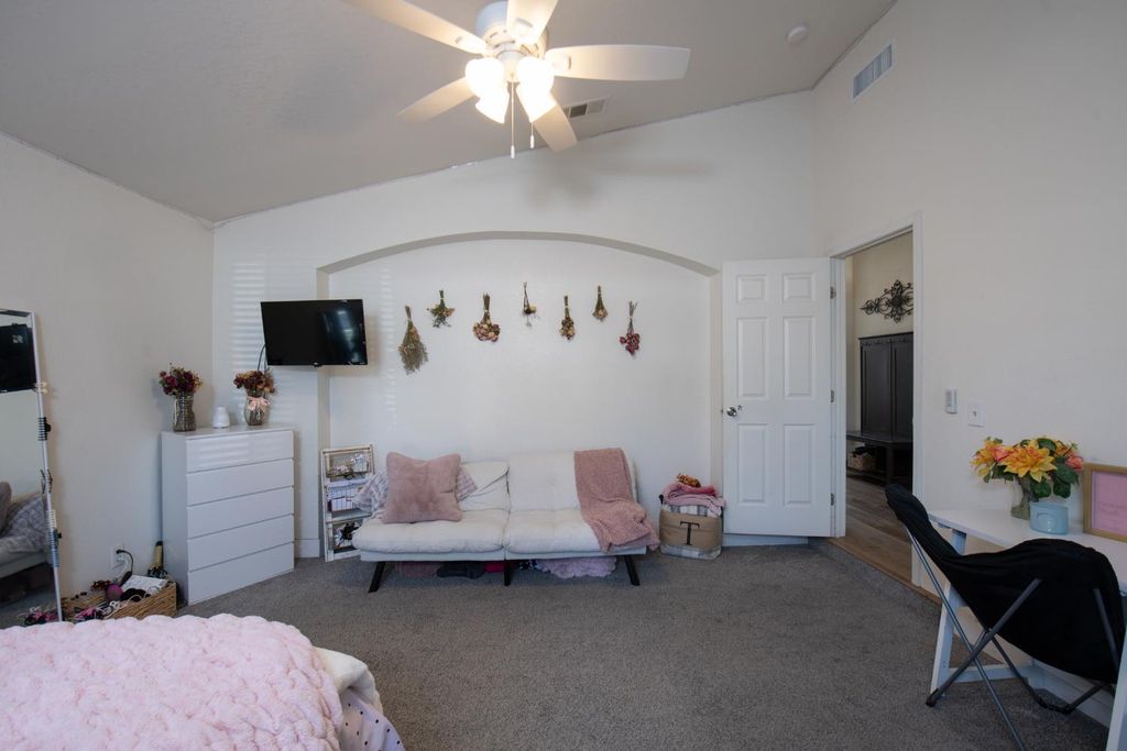Image 20 of property listing at 701 Mcarthur Avenue, Clovis, CA 93611