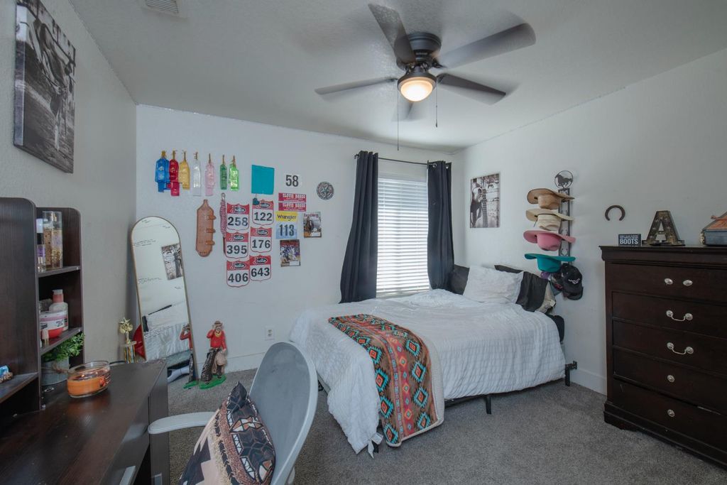 Image 24 of property listing at 701 Mcarthur Avenue, Clovis, CA 93611