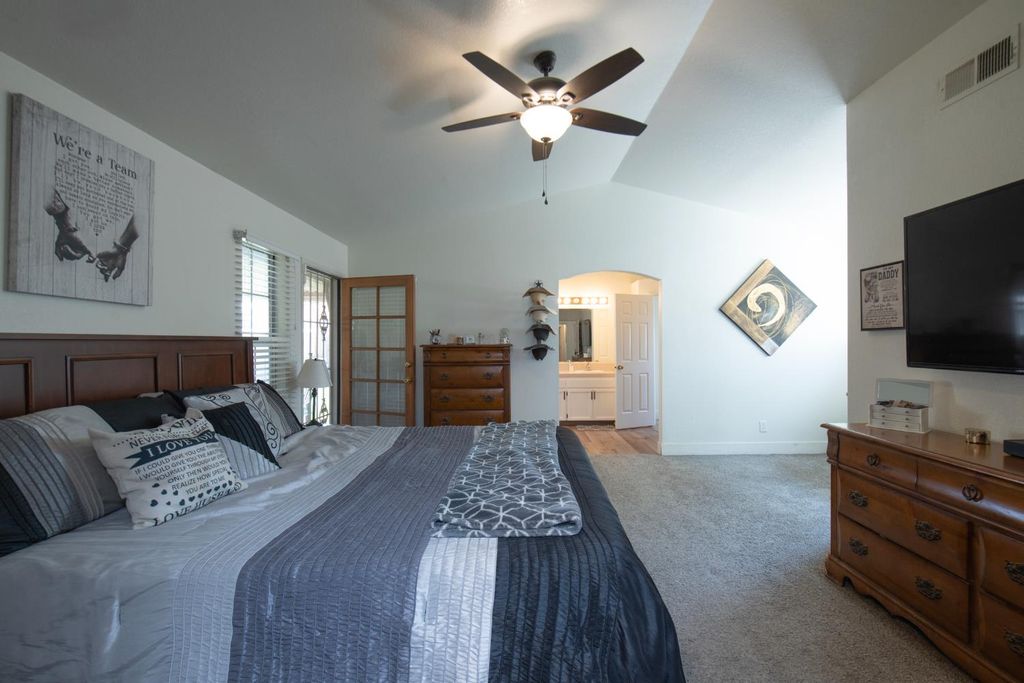 Image 27 of property listing at 701 Mcarthur Avenue, Clovis, CA 93611