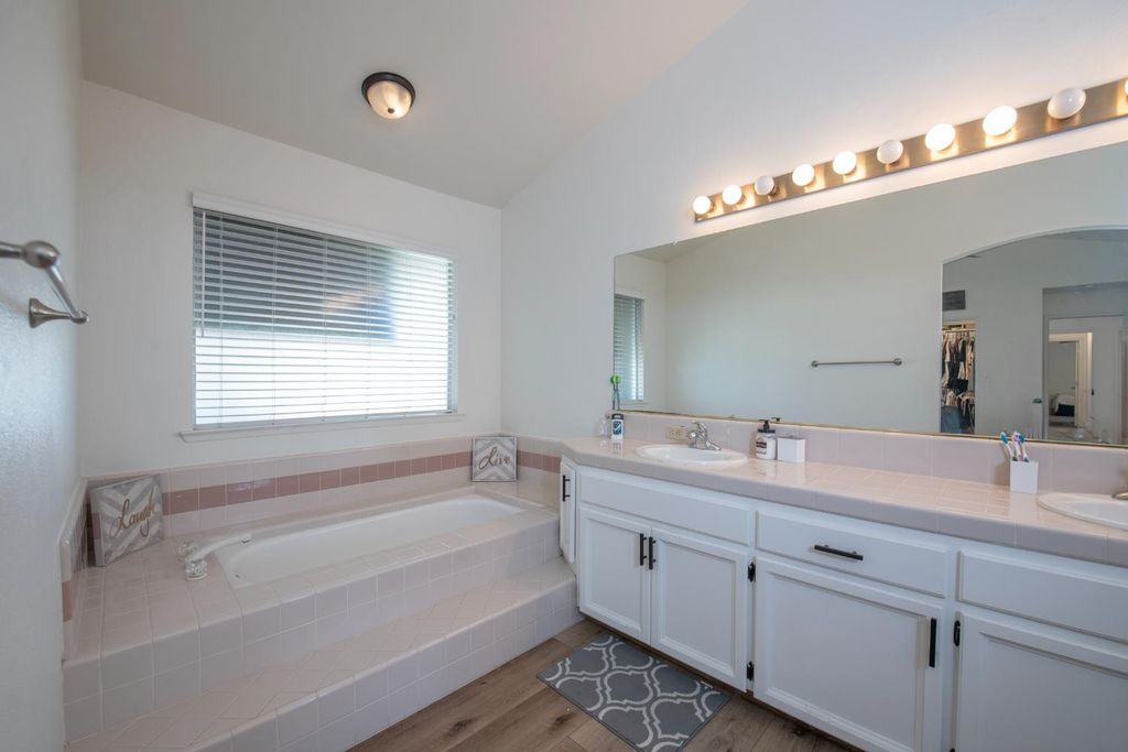 Image 31 of property listing at 701 Mcarthur Avenue, Clovis, CA 93611