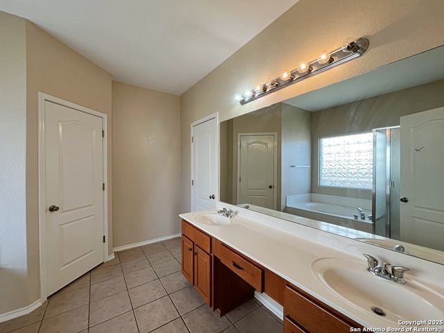 24519 Alamosa Falls, San Antonio, TX 78255