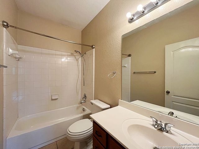 24519 Alamosa Falls, San Antonio, TX 78255