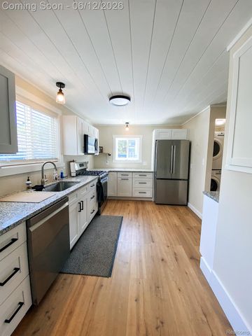 10514 Hamburg Road, Hamburg Township, MI 48189