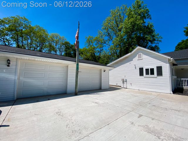 10514 Hamburg Road, Hamburg Township, MI 48189